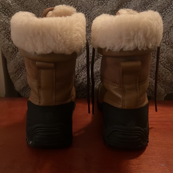 UGGS Adirondack Boot II - Picture 3 of 15
